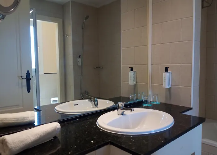 Elio Club 4, Golf & *